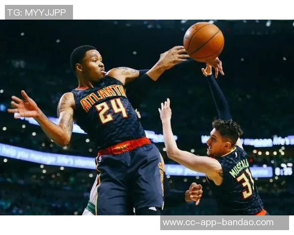 雄鹿队积极补强但未见实质进展引发关注与讨论